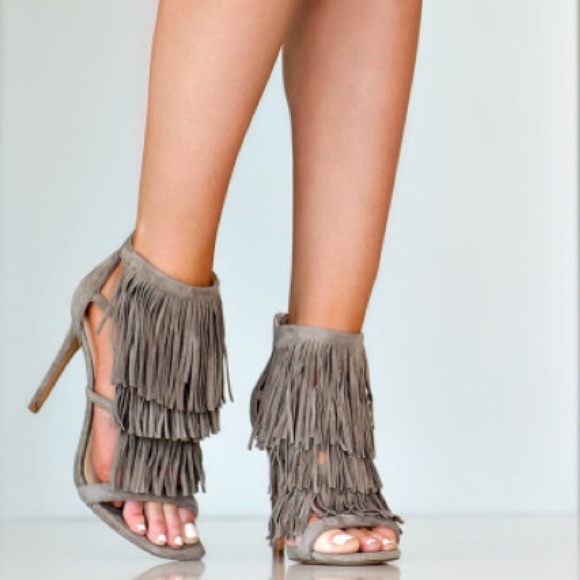 Steve Madden- Fringly Suede Sandals