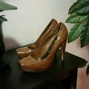 Brown/tan heels size 8.5