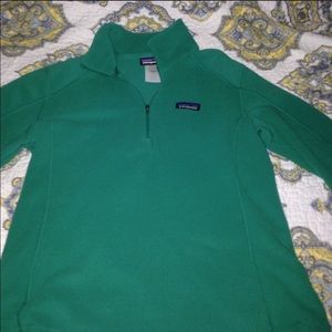 Green Patagonia half zip fleece