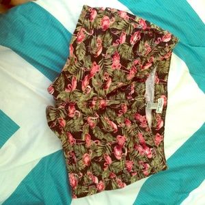 Forever 21 mid waist flamingo shorts💕