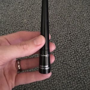 Mac makeup liquid liner eyeliner boot black
