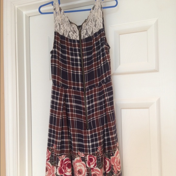 Plaid and lace dress - Picture 2 of 3