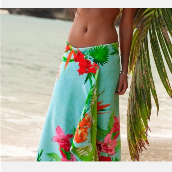 NWT simple sarong