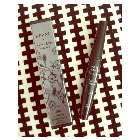 New NYX Doll Eye Mascara: Volume Extremely Black - Picture 1 of 1