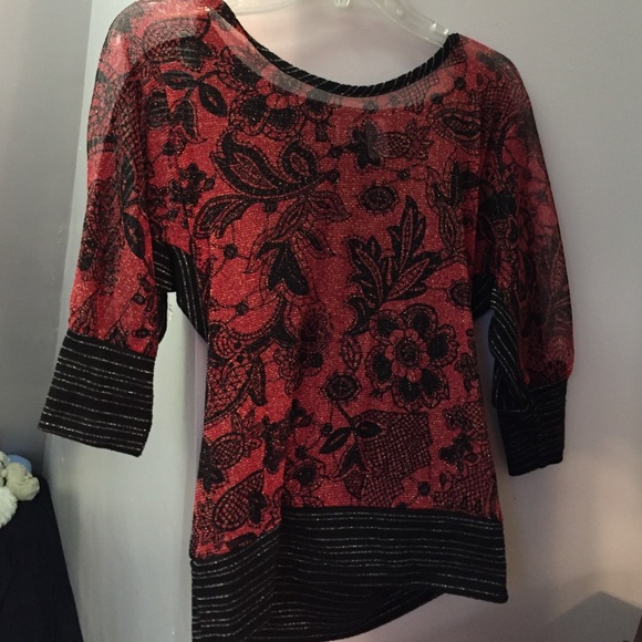 There quarter length blouse