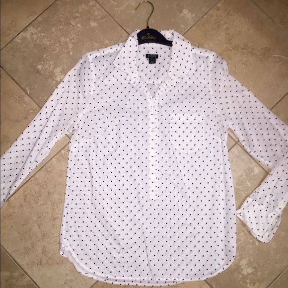Quarter button up pok-a-dot blouse