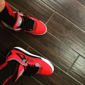 Jordans 4s Toros