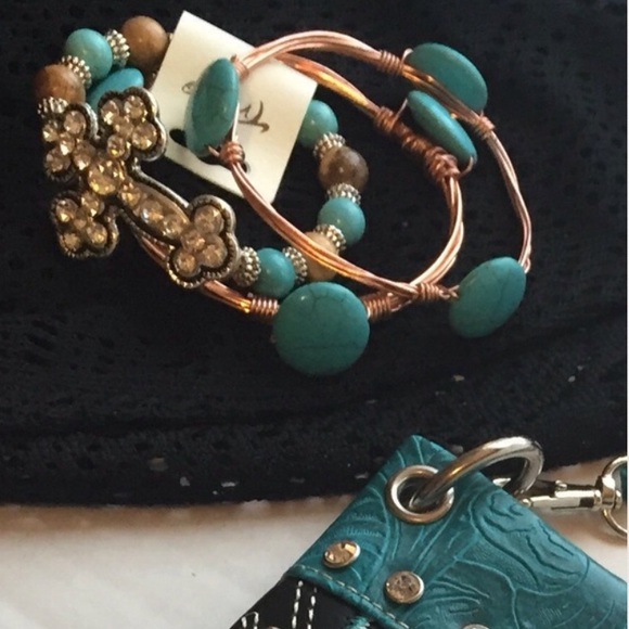 SOLD Stretch bracelet - Picture 2 of 2