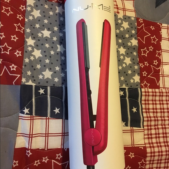 Amazon.com: NuMe Style Setter Hair Straightener Titanium  Nume Silhouette Straightener. ✨