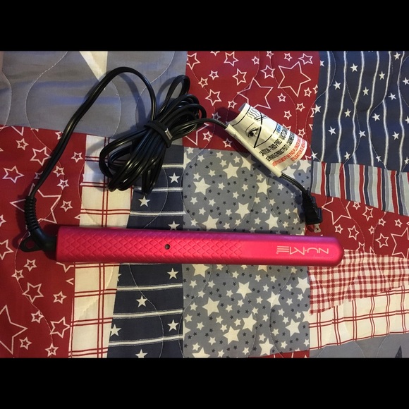 Nume Silhouette Straightener. ✨