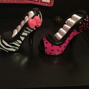 Cute high heal ring holders! :)