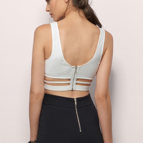 Never before worn Tobi Criss Cross Crop Top - Picture 3 of 3