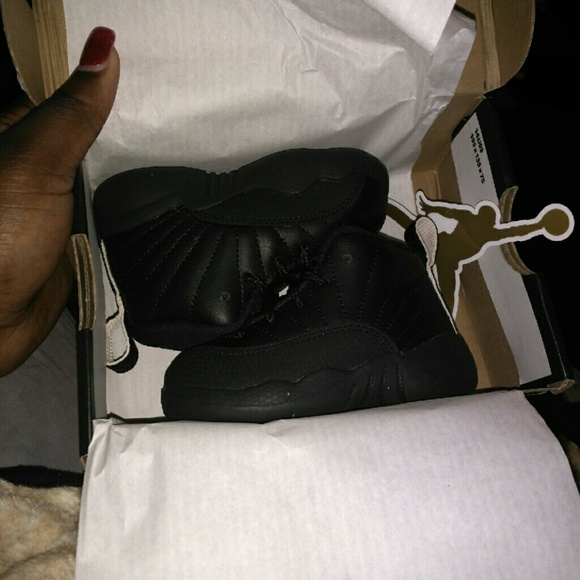 Retro 12 Masters - Picture 2 of 2