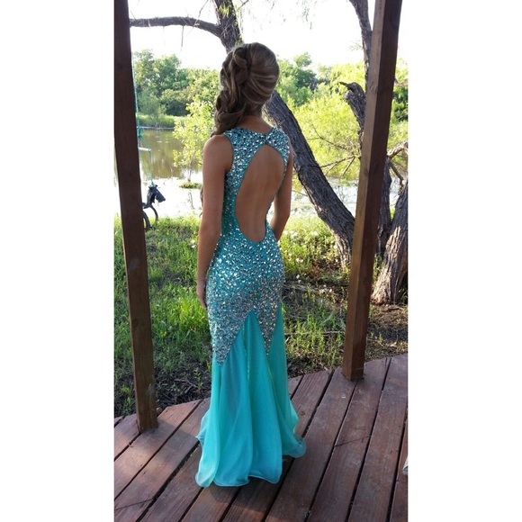 PROM DRESS!! - Picture 2 of 3
