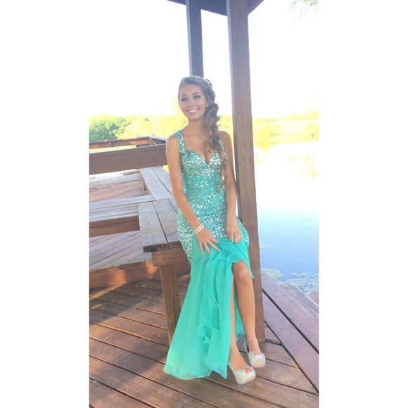 PROM DRESS!! - Picture 3 of 3