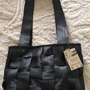 Upcycled seatbelt bag. Blk/charcoal