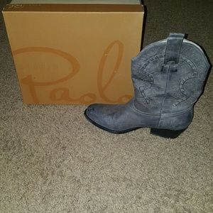 Grey cowgirl boots