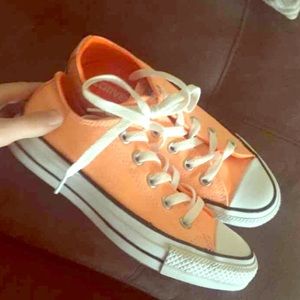 Like new orange converse