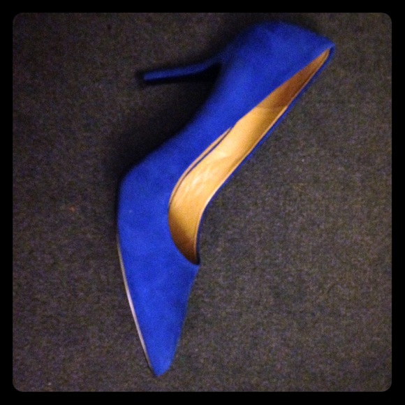 NWT Blue Suede Nine West Heels