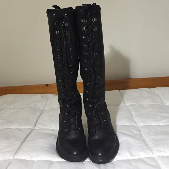 Boots - Picture 3 of 4