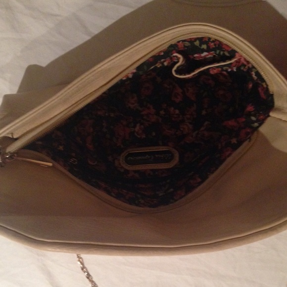 Cream color purse/clutch - Picture 2 of 4