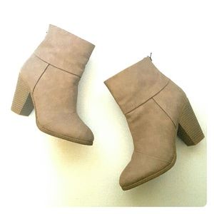 SOLD!!!NWOT Beige booties