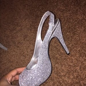 Sliver Glitter Heels 🎈🎉 2 HR SALE 🎈🎉