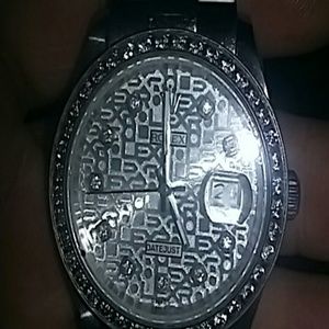 A womens Rolex watch in nice condition no chip dia