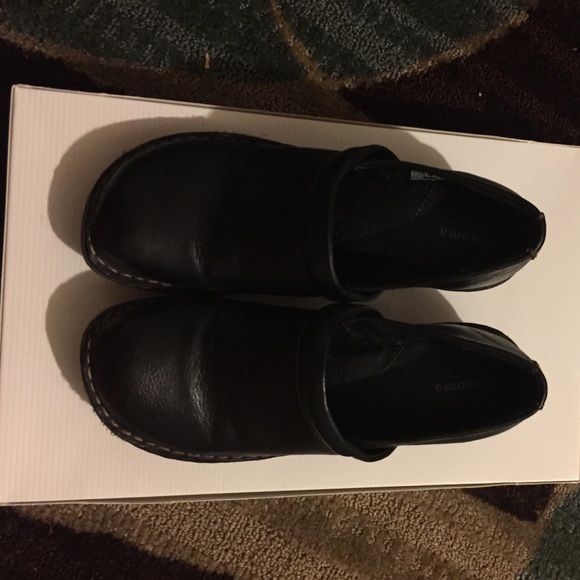 Comfortable Clogs - Picture 2 of 3