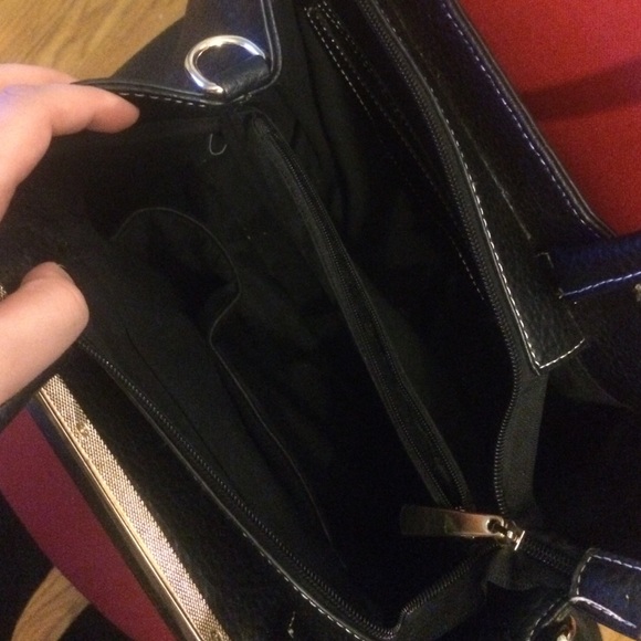 Micheal Kors purse - Picture 2 of 4