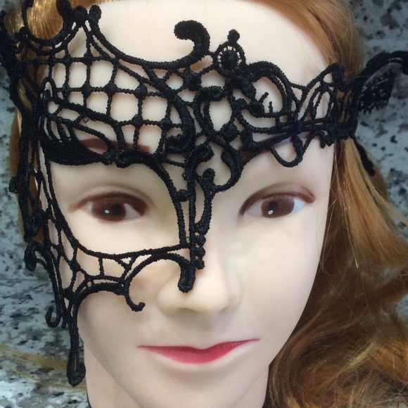 🎉🎈EXQUISITE MASK 🎈🎉 - Picture 2 of 3