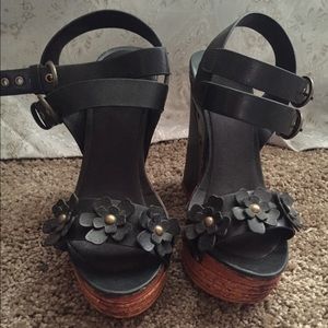 Black flower wedges
