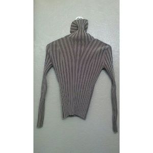 ?? Brown turtleneck ??