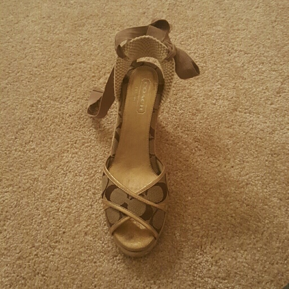 Shoes - Picture 1 of 4