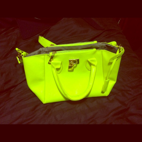 Neon Yellow Bag!!!! Eye catcher!!!!