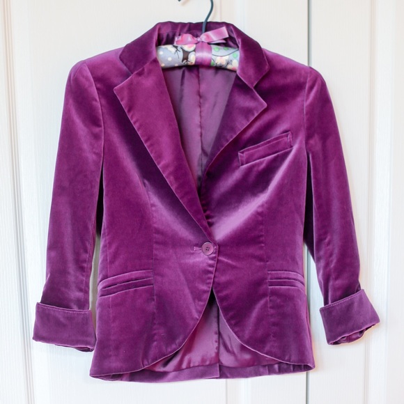 Theory plum purple velveteen jacket. Sharp! 🎀