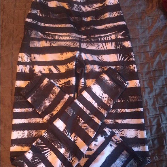 Lululemon shady Palms wunder under roll down pant