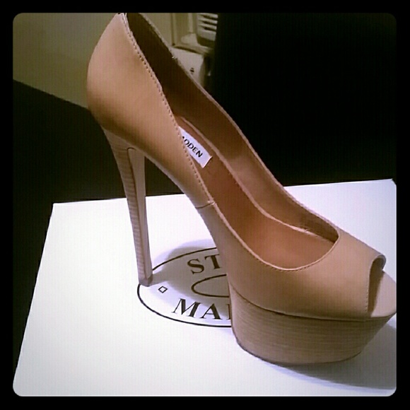 Steve Madden nude shoes