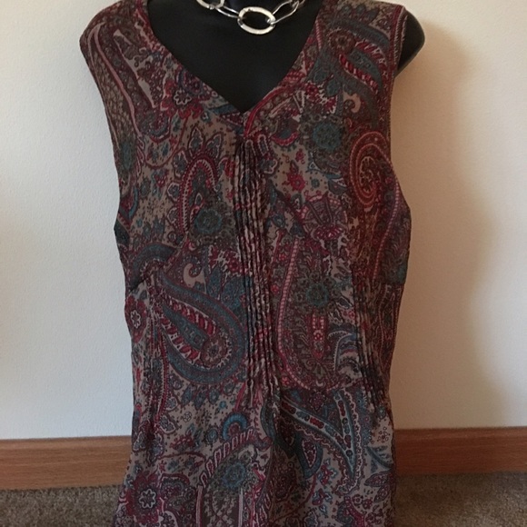 📍📍SOLD📍📍Sleeveless lined top with side zipper