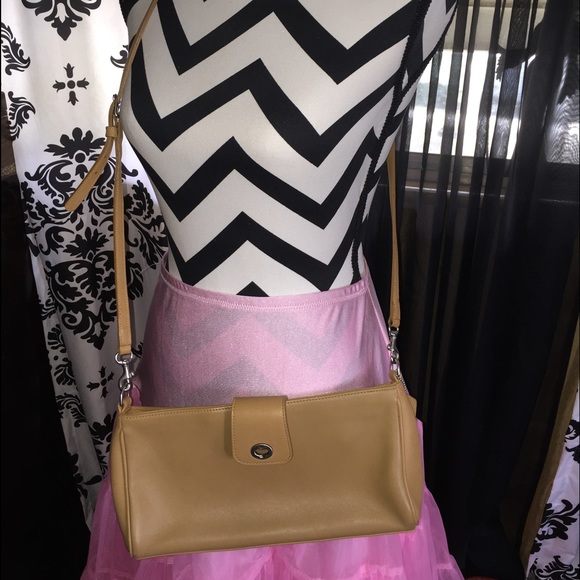 Lovely tan coach purse