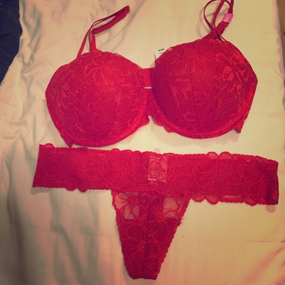 HOT RED VICTORIA'S SECRET BRA AND PANTIE SET!