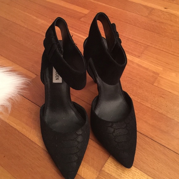 Steve Madden suede heel