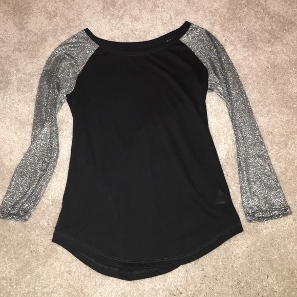 Two-toned baseball tee