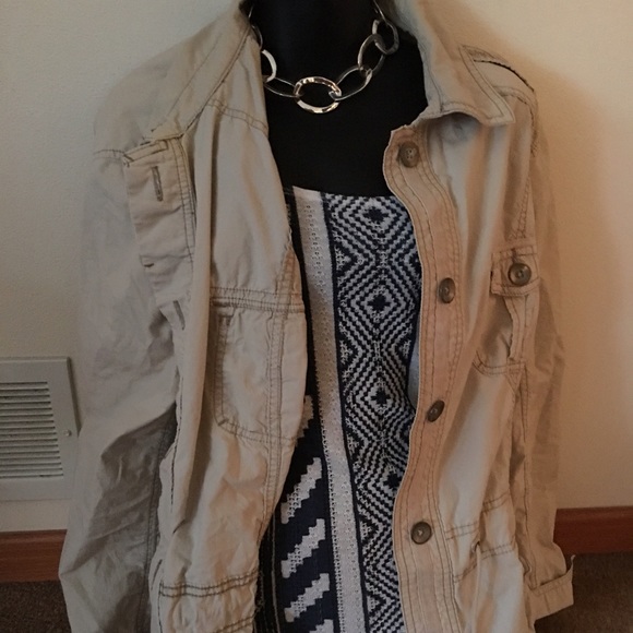 📍📍Sold📍📍Tan colored light weight jacket/blazer