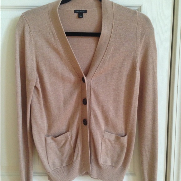 ANN TAYLOR 3-BUTTON CARDIGAN