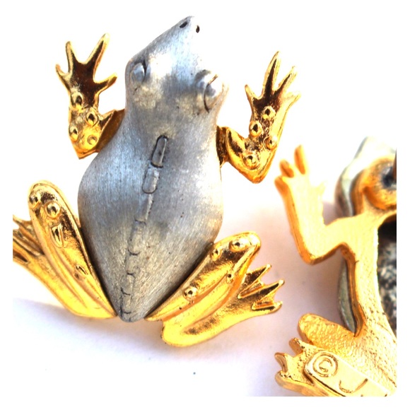 Vintage Jewelry - Fabulously Amphibian Frog Gold Silver Earrings