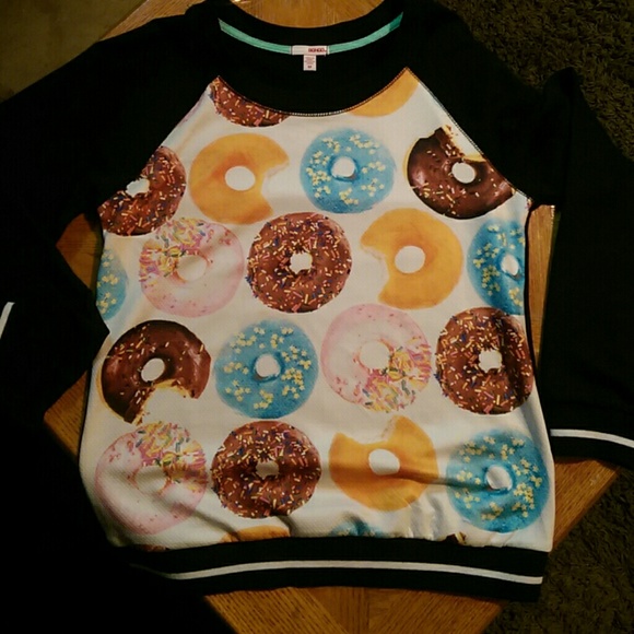 # Nwot, bongo doughnuts sweater.