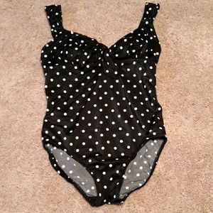 BLACK AND WHITE POLKA DOT SWIMSUIT