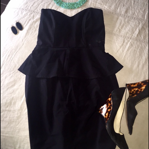 Black strapless structured peplum dress - Picture 1 of 4
