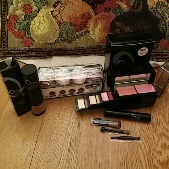 **BRAND NEW**Makeover Essentials Makeup